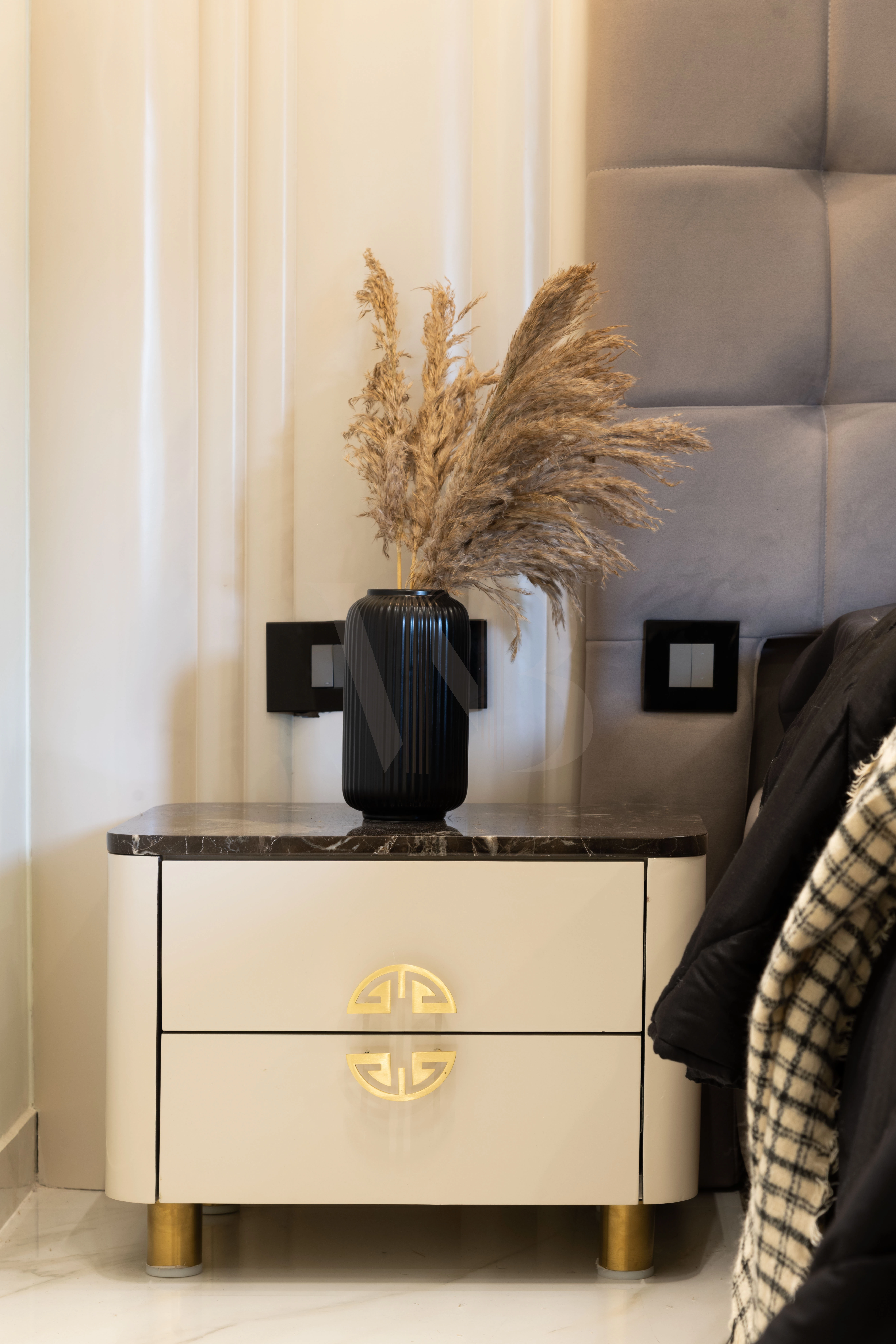 Dark wood textured wardrobe finish