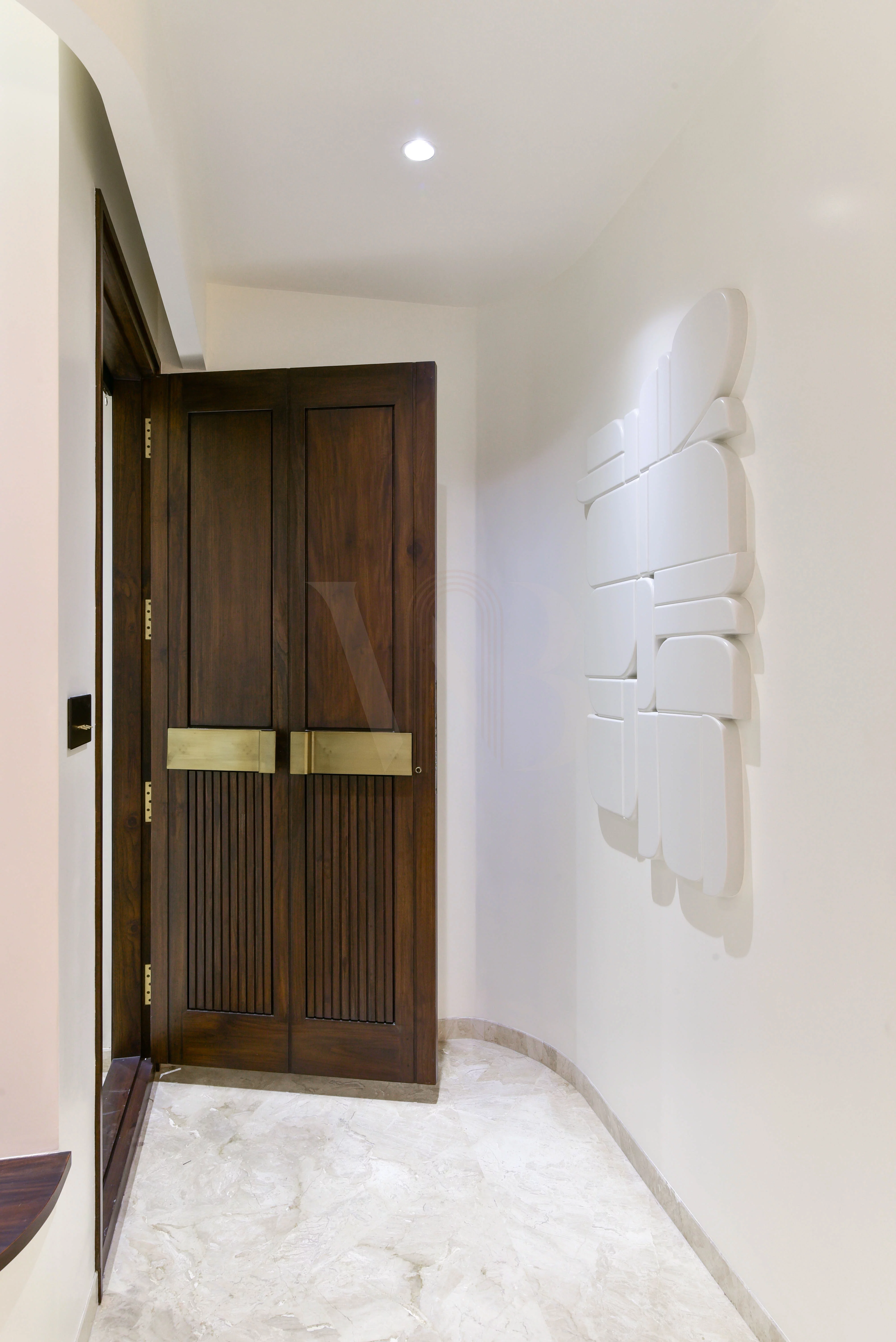 Minimalist foyer entrance overview